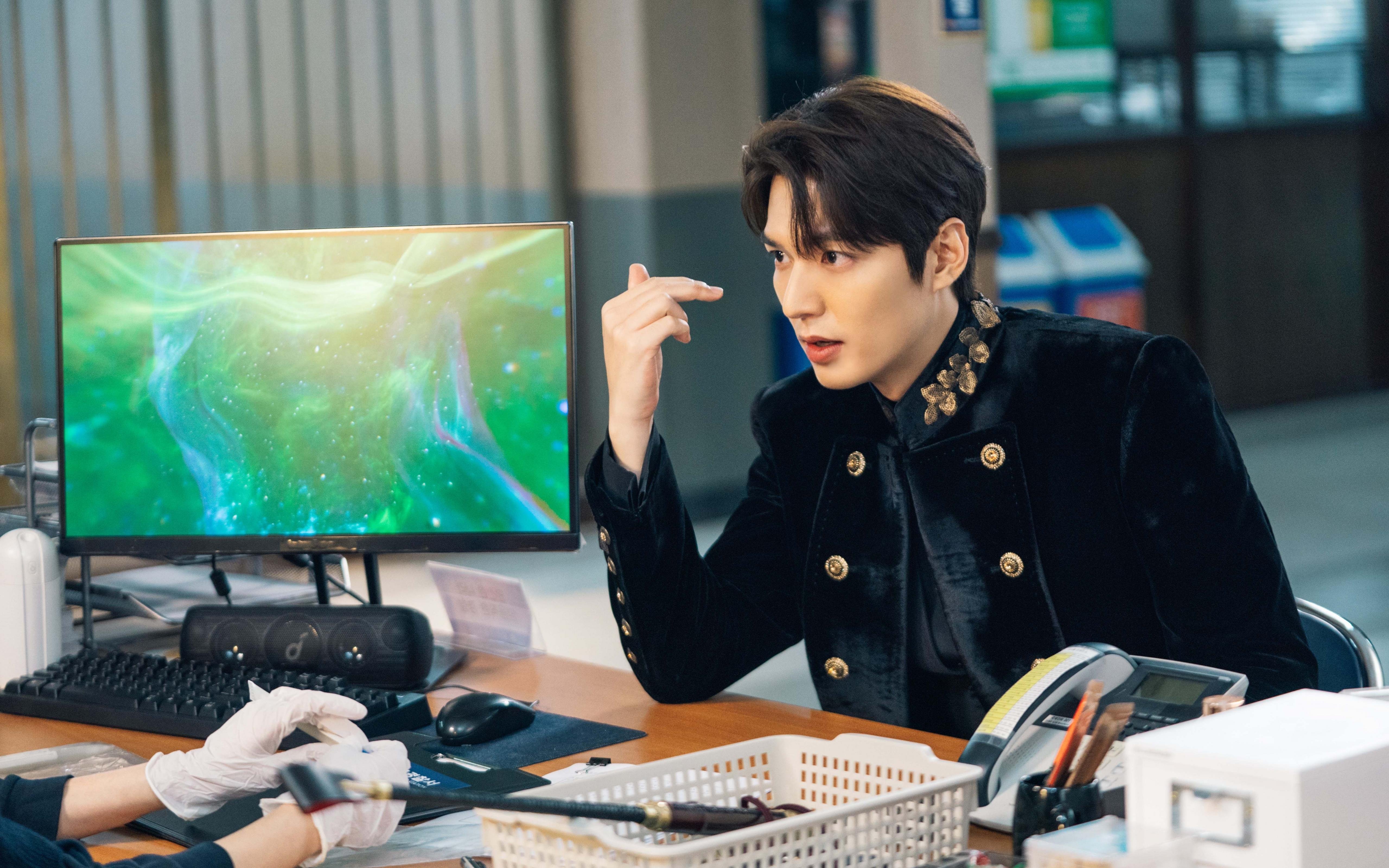 中场“1-2”站位提升传控效率